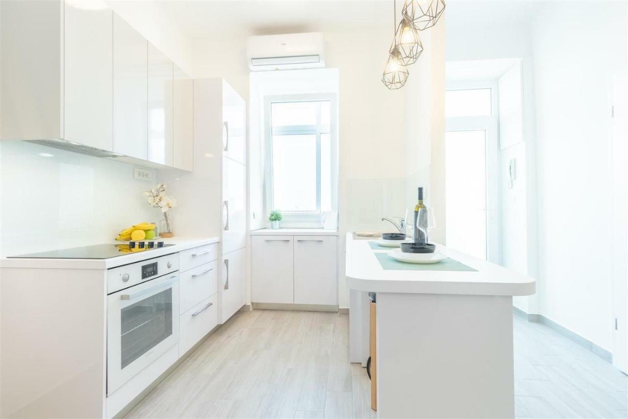 Apartment Alba Rijeka Exteriör bild